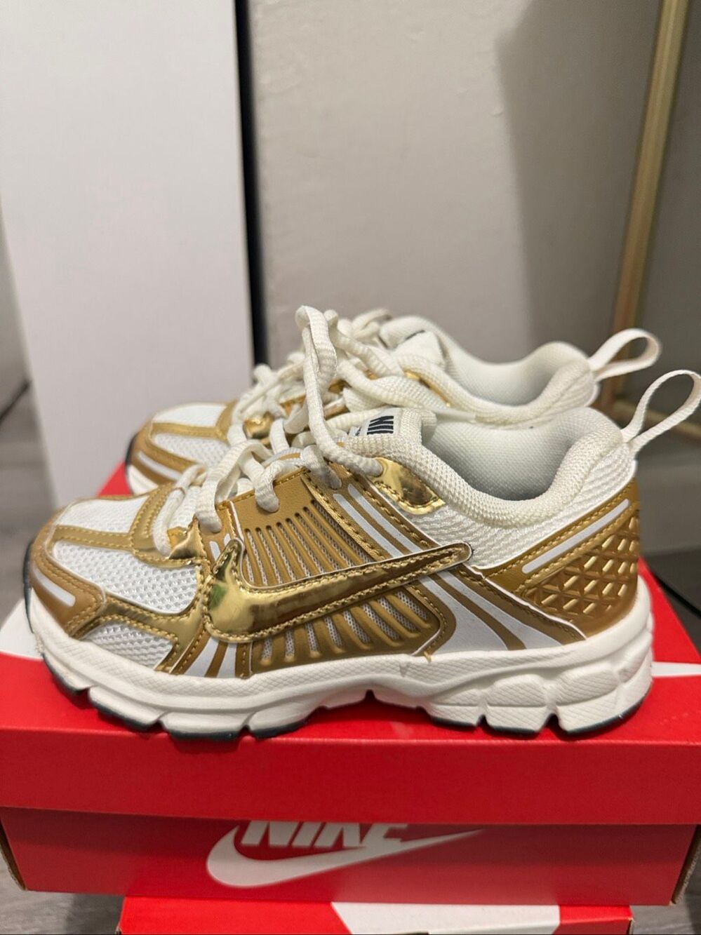 Nike vomero 5 little kids size 12
